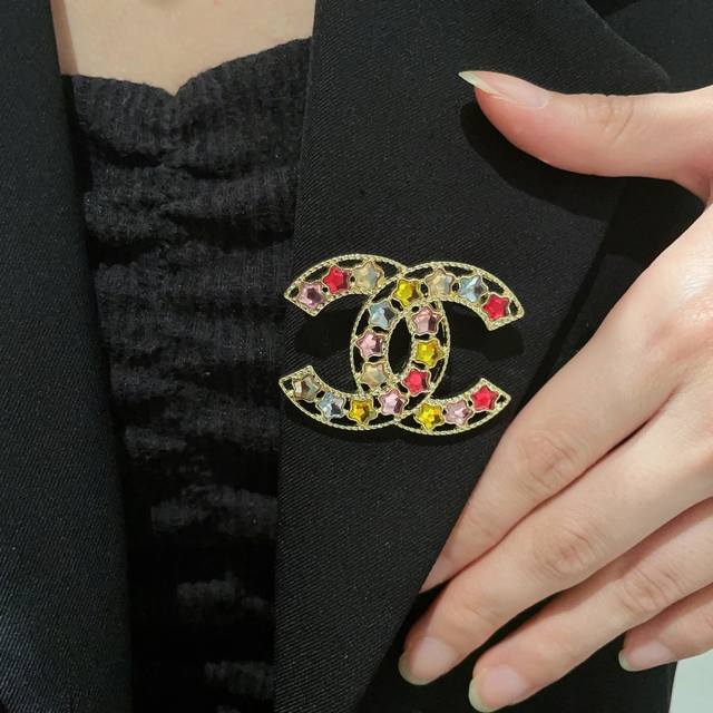 Chanel's new pearl brooch is a truly feminine accessory. Women who dedicate them