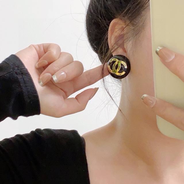 The large size you requested is here! Chanel's hot new product, personalized and