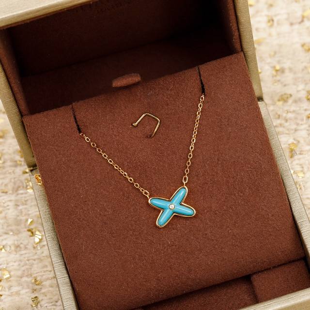 203106 We offer the Liens cross necklace Z 40. Look for the only one that purcha