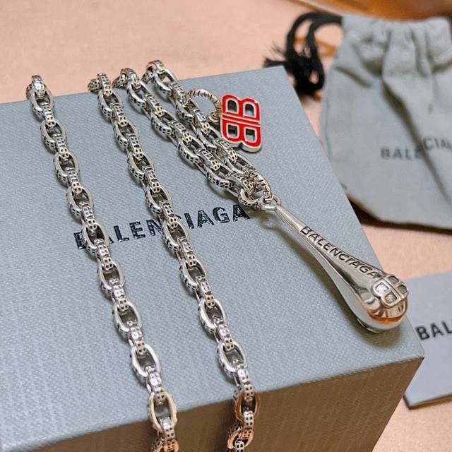 Original goods, new Balenciaga necklace, new zipper design, consistent with the