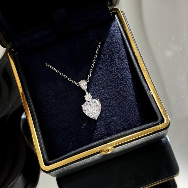 A2666 The main diamond upgrade is the new heart-shaped water drop tassel necklac