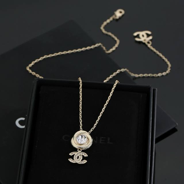 Chanel necklace is made of stainless steel and retains color, which is very uni