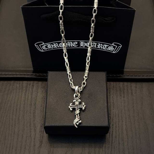 New counter quality Chrome Hearts classic retro cross necklace, black diamond c