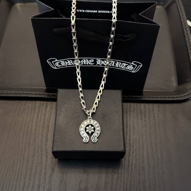 New counter quality Chrome Hearts classic retro cross necklace horseshoe print