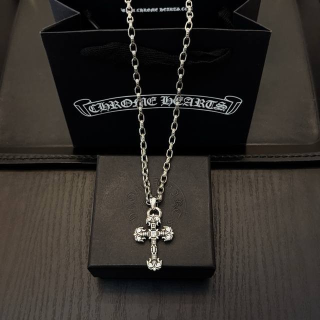 New counter quality Chrome Hearts classic retro cross necklace, flame cross pen