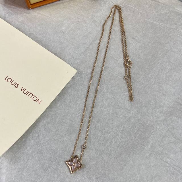 Lx998 Diamond Flower Shaped Natural Pink Shell NecklaceTruly stunning! Inspired