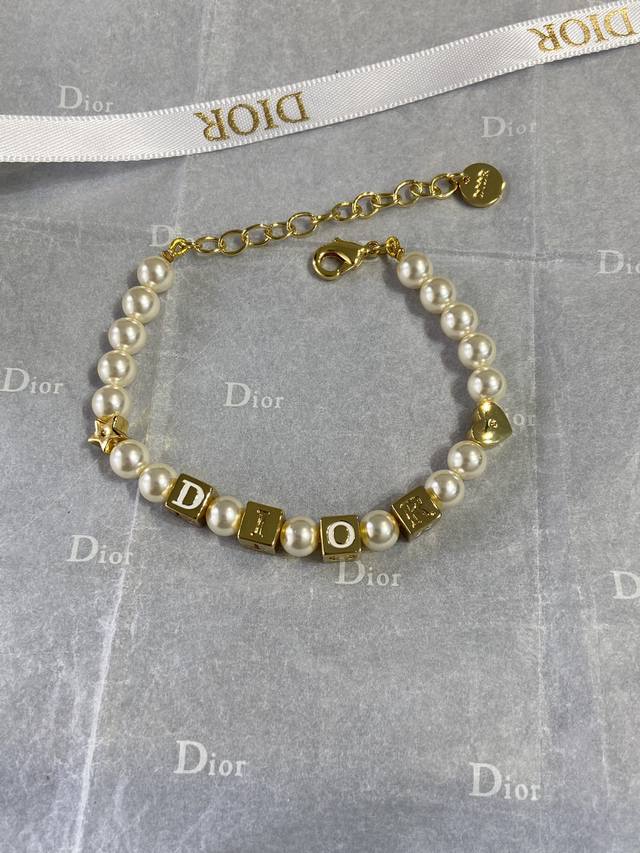 Ds0164 D Floral Sugar Cube Dice Pearl BraceletI love it so much! The three-dimen