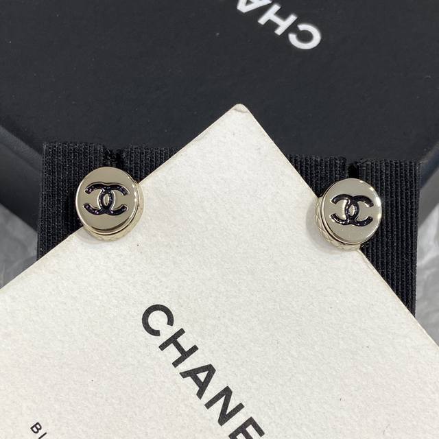 Xe0443 Ch Nel Diamond Round Enamel Double C EarringsHot to the point of explodin