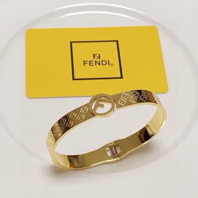 Fendi Fendi stainless steel bracelet high-end custom hot new style gorgeous debu