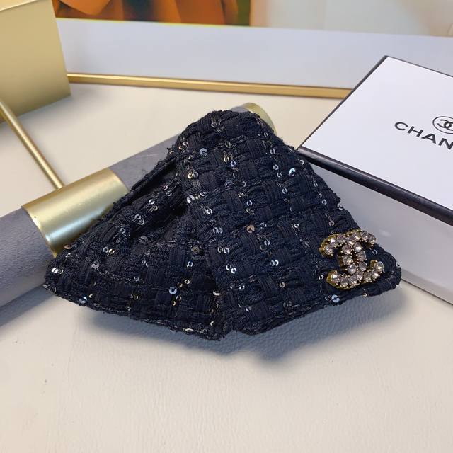 chanel Xiaoxiang Chanel grab clip triangular beaded grab clip temperament versat