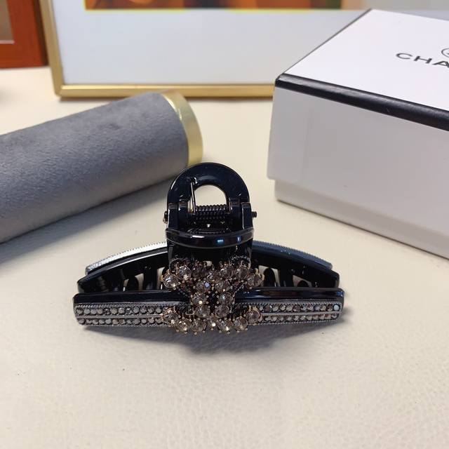 chanel Xiaoxiang Chanel grab clip full diamond logo grab clip temperament versat