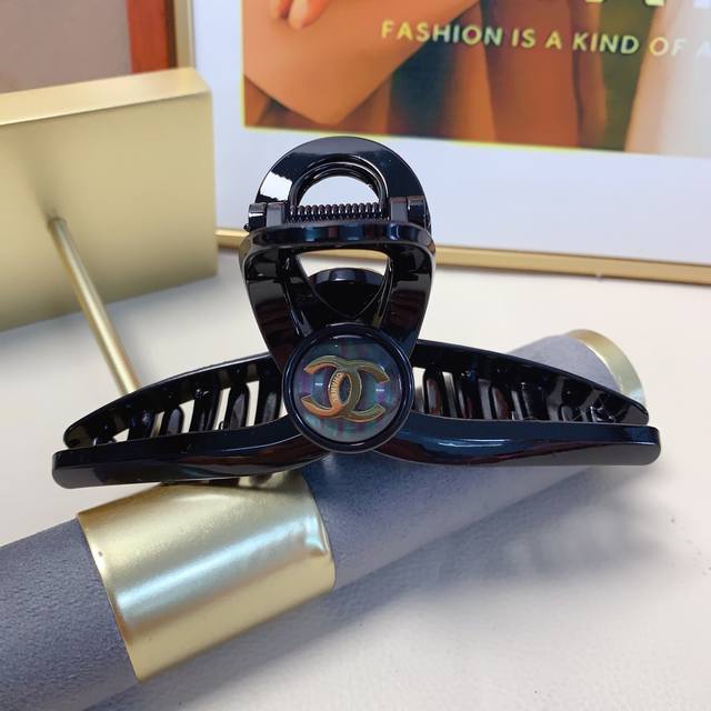 chanel Xiaoxiang Chanel hair clip acetate titanium steel logo hair clip temperam