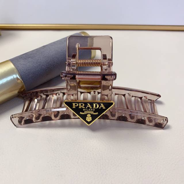 prada Prada Prada Clip Acetate triangle brand temperament clip temperament versa