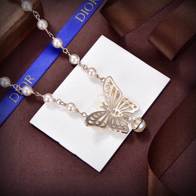 A new Dior necklace, beloved by top brands. The Dior butterfly set, featuring a