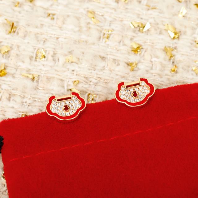 250539 We offer Ruyi lock earrings, crafted to order with real gold and diamonds