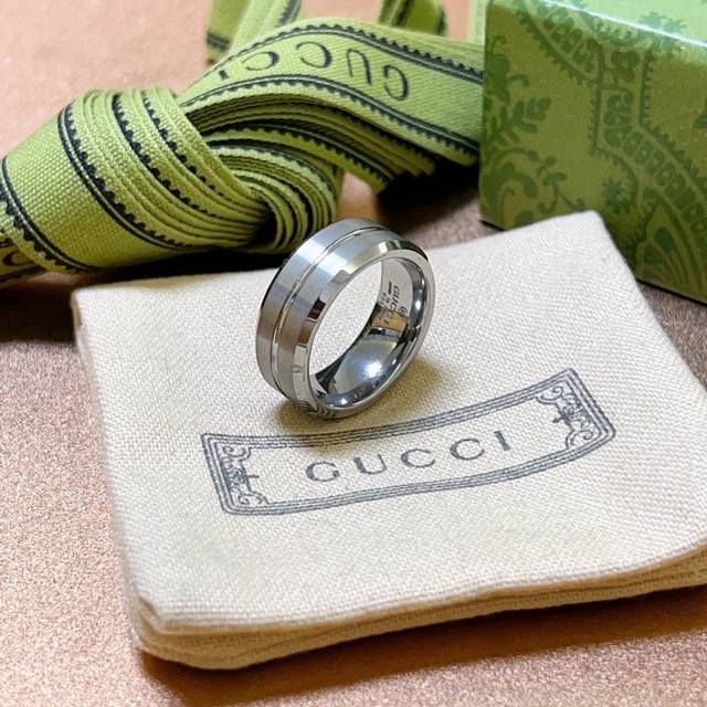 Gucci's latest karat gold ring, a higher-end style seen on celebrities. This Ang