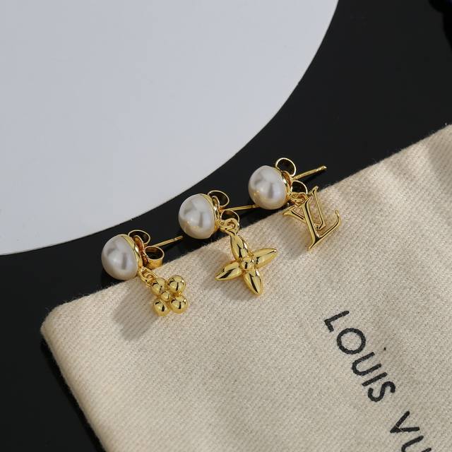 Lv three-piece Louis Vuitton earring set brings a stylish and interesting visual