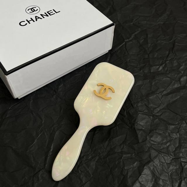 Chanel Chanel comb Xiaoxiang's styles really need no introduction. Each one is s