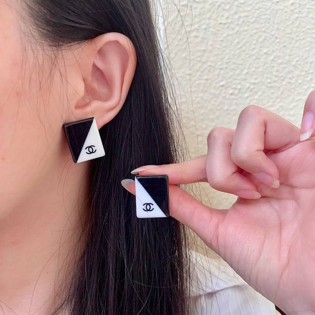 Chanel classic double C color matching earrings