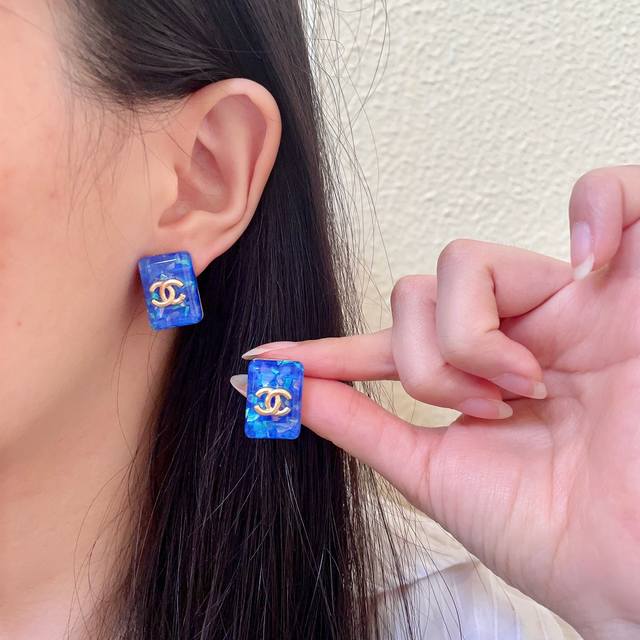 Chanel candy color double C earrings