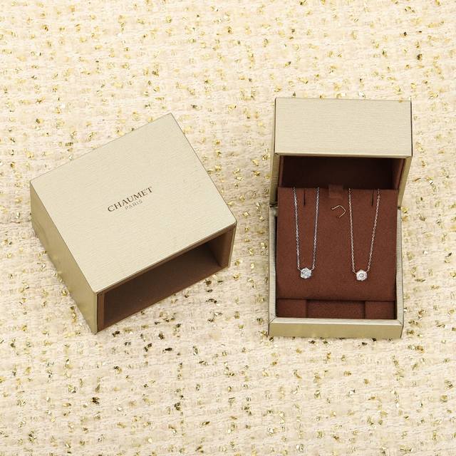 206549 Our honeycomb necklace can be custom-made with 18K real gold and diamonds