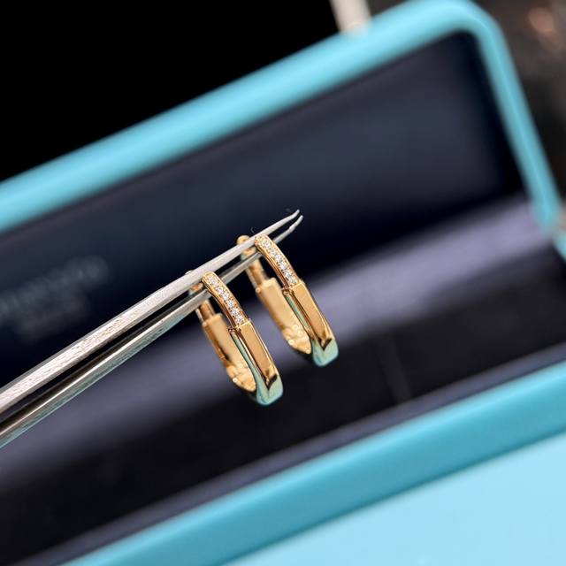 A4586 New hot launch mini U-shaped lock earrings with diamonds, a European and A