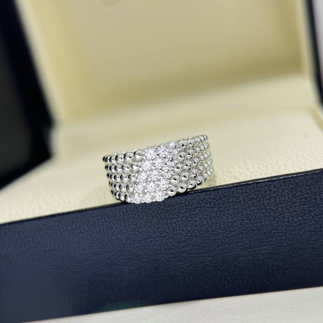 A4377 Fanjia's new June product, the Perlee series, is a three-row diamond ring