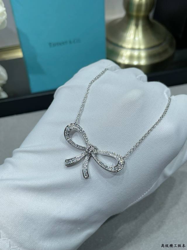 V Gold 5140240 Graff Hollow Butterfly Necklace, a high-end jewelry piece with a