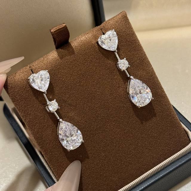 A6783 The brand's new heart-shaped teardrop tassel earrings are simple and elega