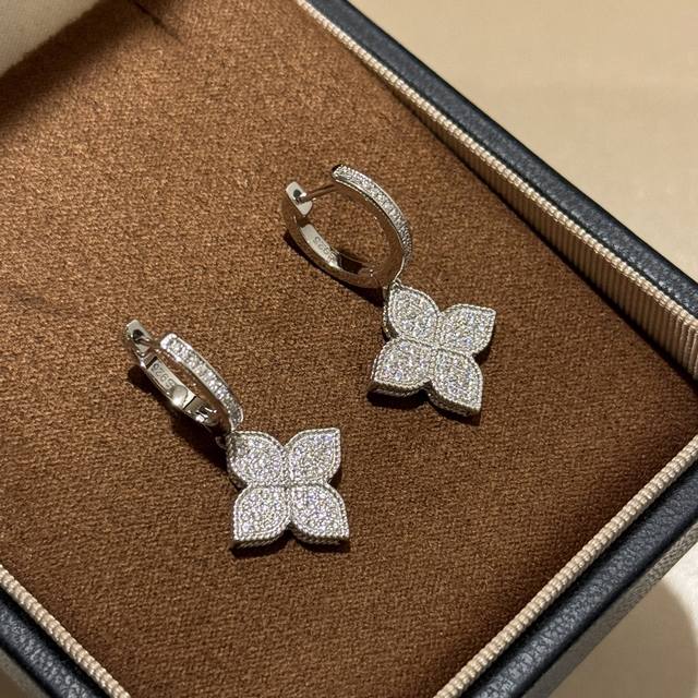 A6770 New Butcher-style hollow four-leaf clover earrings with full diamond hemp