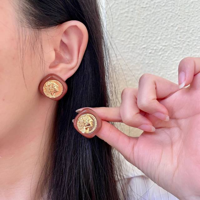 Chanel portrait double C earrings