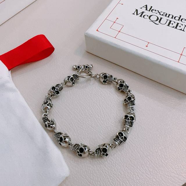 New Alexander McQueen bracelet, original and custom-made, featuring a rebelliou