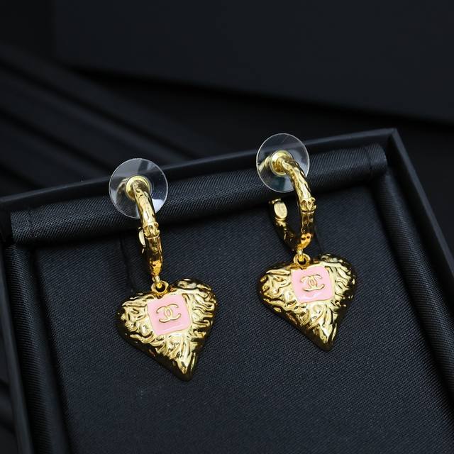 Chanel retro lava heart earrings, hot item is coming, I love it so much, I highl