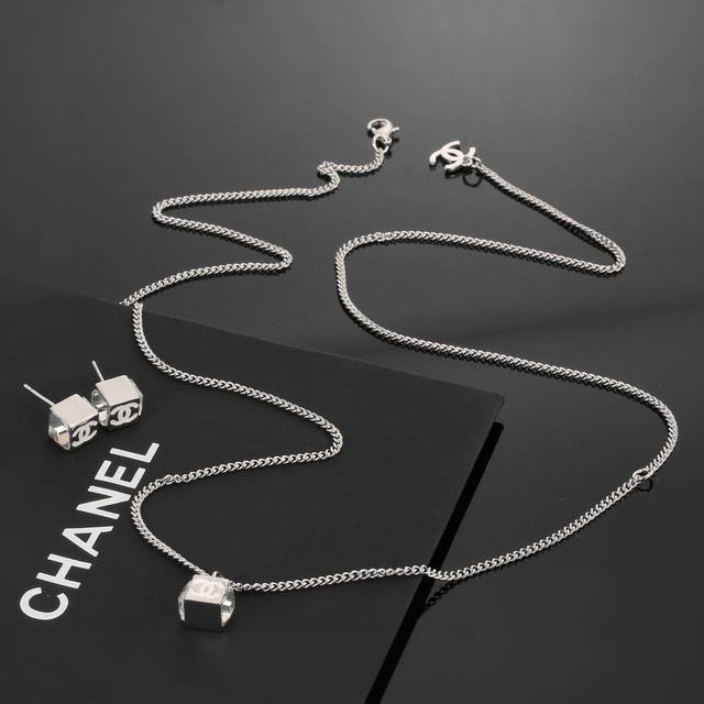Necklace and earringsChanel's latest white square necklace and earrings are very