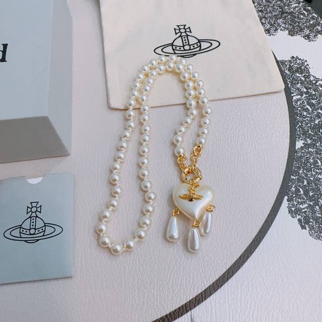 Vivienne Westwood Saturn Necklace! British fashion designer, the mother of punk