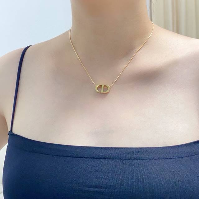 Dior CD letter precision color-preserving K gold and stainless steel necklace. X