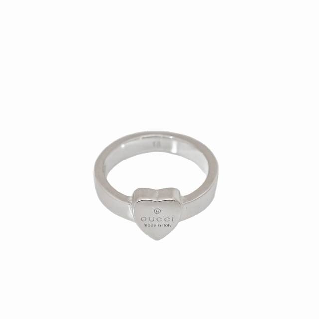 Gucci silver polished heart-shaped ring Sterling silver heart-shaped logo engrav
