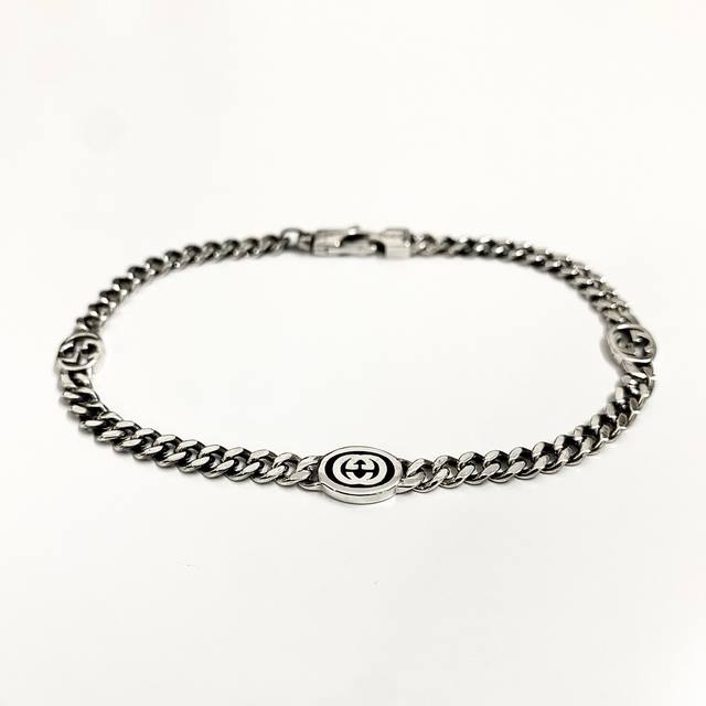 Gucci 4Mm Double G Black Enamel Logo BraceletCurb chain design with interlocking