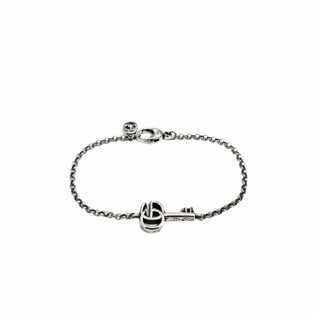 Gucci retro key bracelet Authentic first edition 2260 back and forth many revis