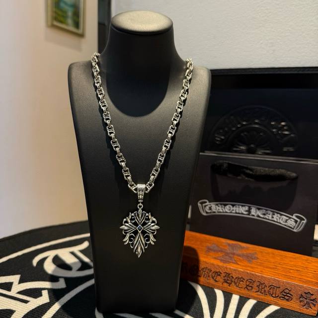 New counter quality Chrome Hearts classic retro necklace with a cross and penda