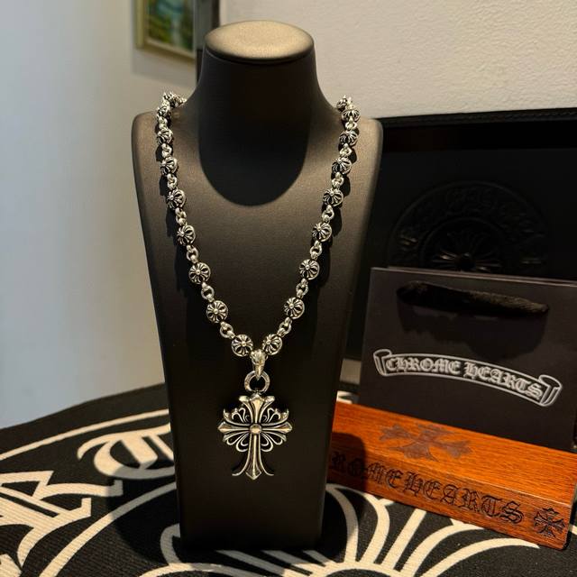 New counter quality Chrome Hearts Chrome Hearts thick cross flower ball necklac