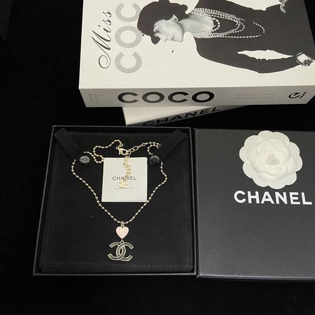 Today's Recommendation: Chanel Enamel Heart Double C Necklace 24A. High-end Han