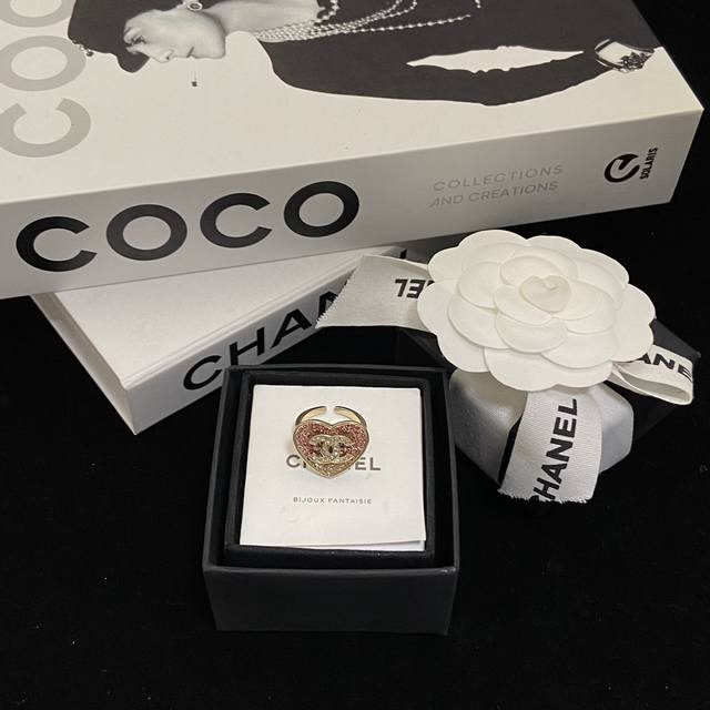 Chanel pink gradient heart ringThe Swarovski crystals and diamonds in the full d