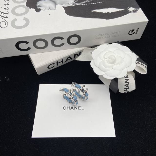 Chanel 25p new denim blue double C earrings casual and fashionable classic leat