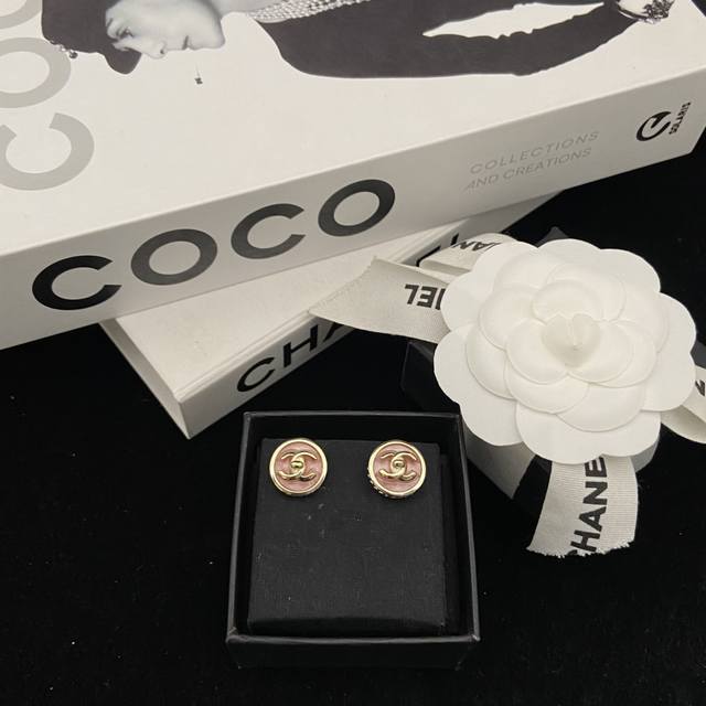Today's new product Chanel's new 25B pink round button earrings girly feeling f