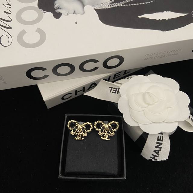 Today's Recommendation Chanel Bow Double C Earrings Exquisite Mini Close your e