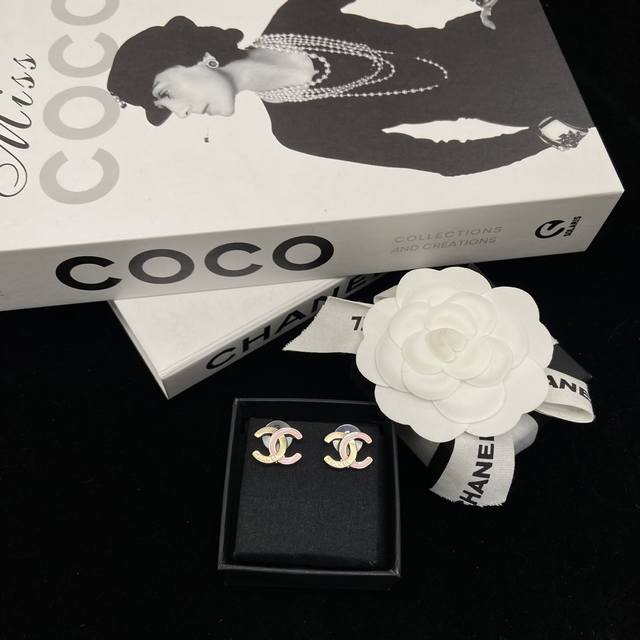 Today's recommendation Chanel 24B Double C pink enamel stitching earrings First