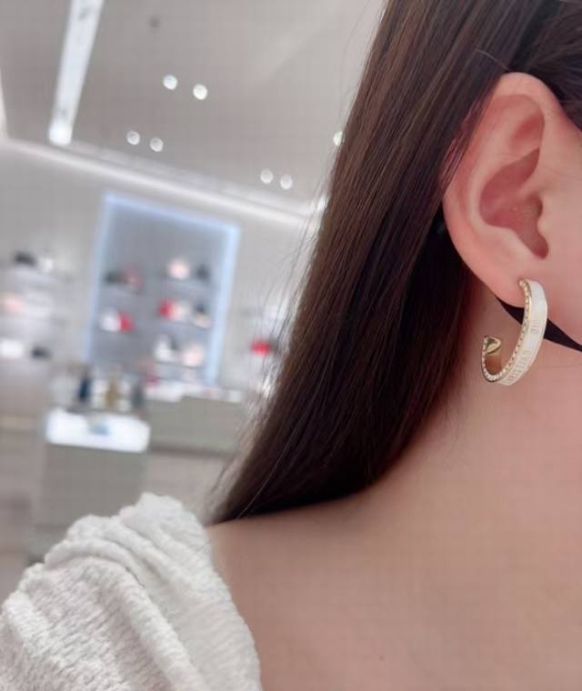 Dior Dior earrings are made of brass, a popular item, and are a must-have for ev