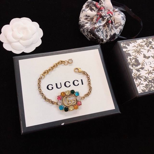 Gucci colored diamond bracelet and necklace set necklace bracelet Gucc! A strong