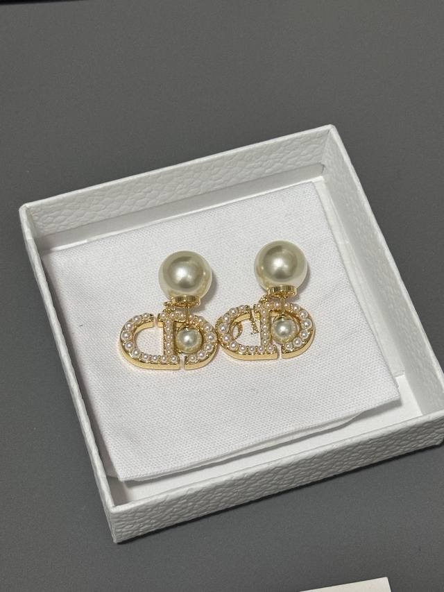 D New Cd pearl back hanging earrings